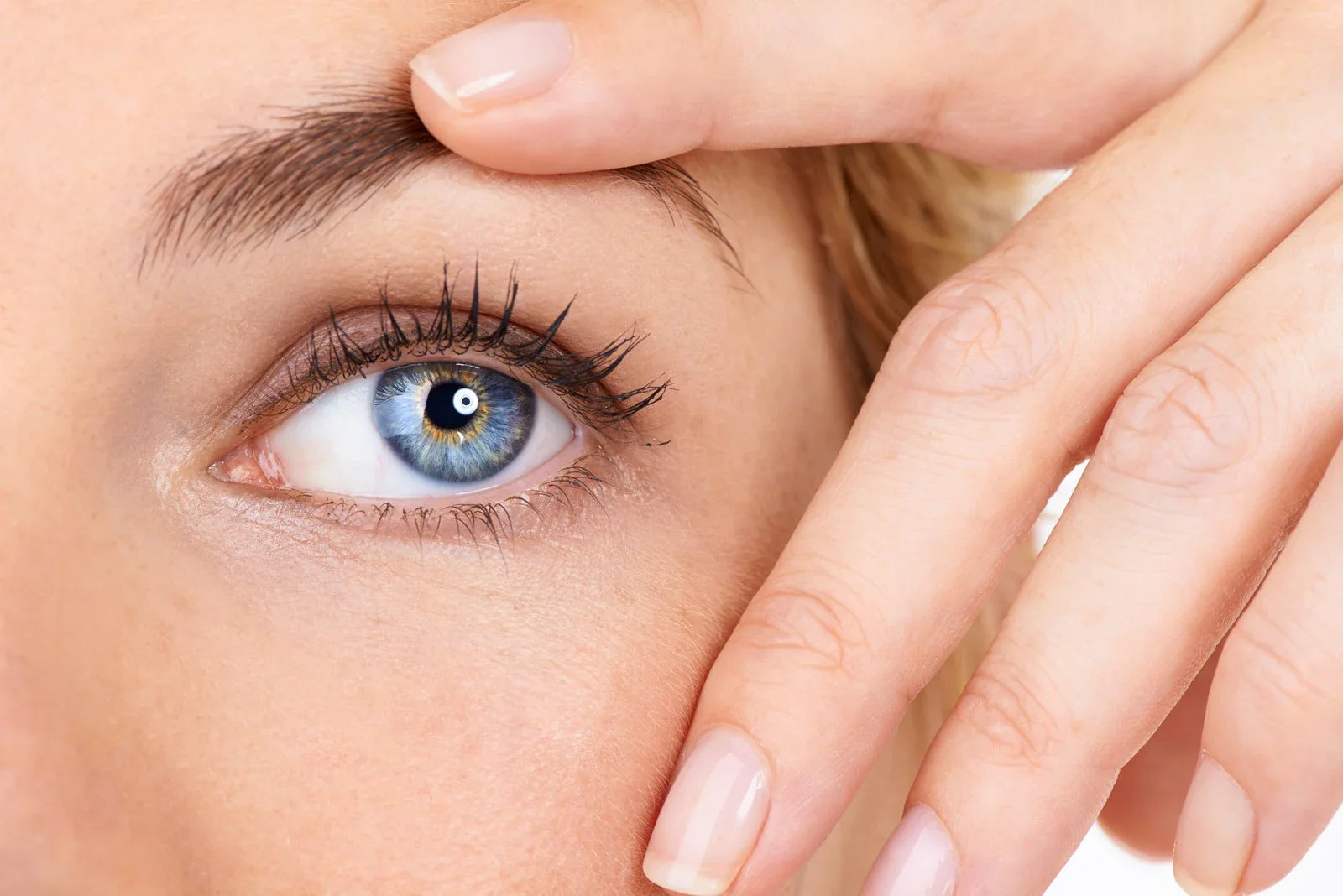 The Impact of Contact Lenses on Lash Health
